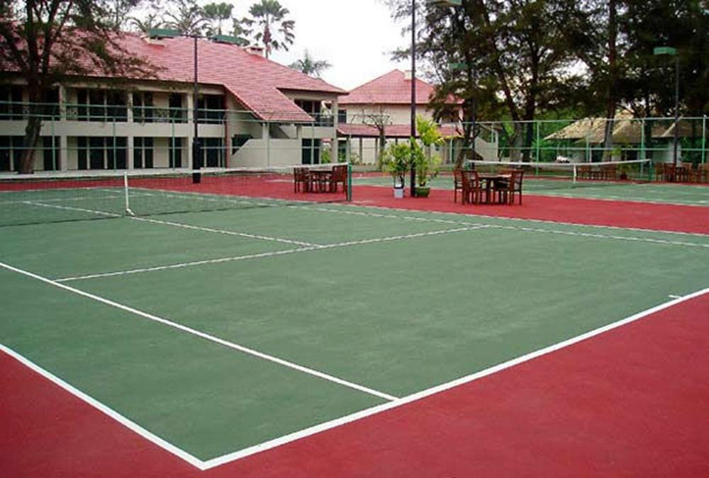 Miri Marriott Resort & Spa Екстериор снимка Tennis Courts