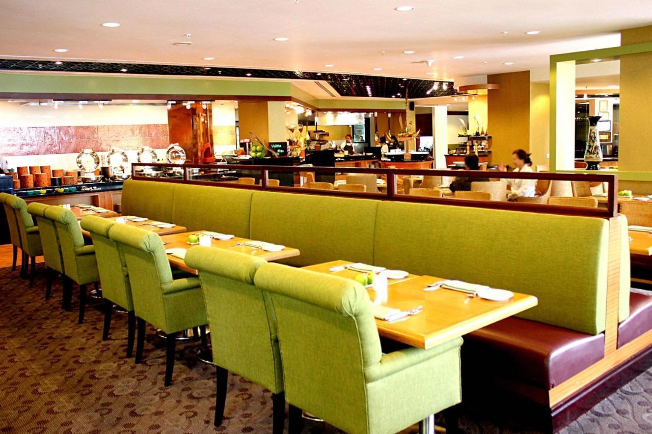 Miri Marriott Resort & Spa Екстериор снимка The interior of a typical buffet restaurant