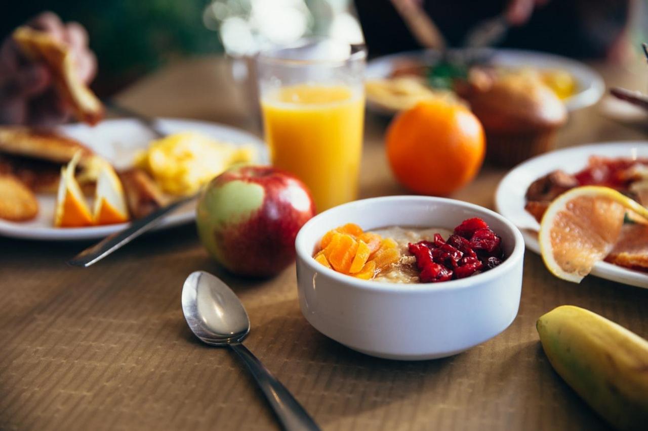 Miri Marriott Resort & Spa Екстериор снимка A healthy breakfast