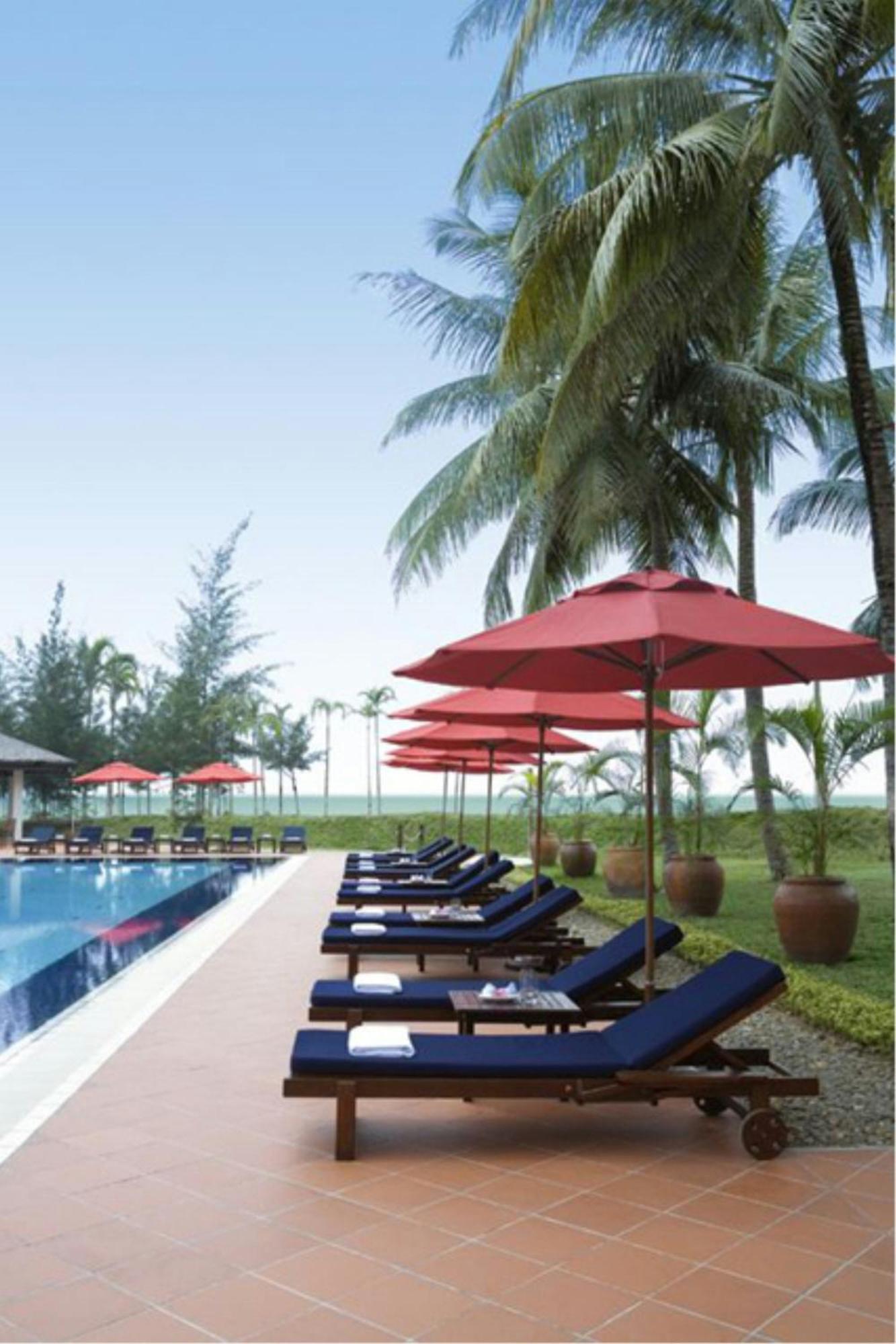 Miri Marriott Resort & Spa Екстериор снимка The pool at the resort