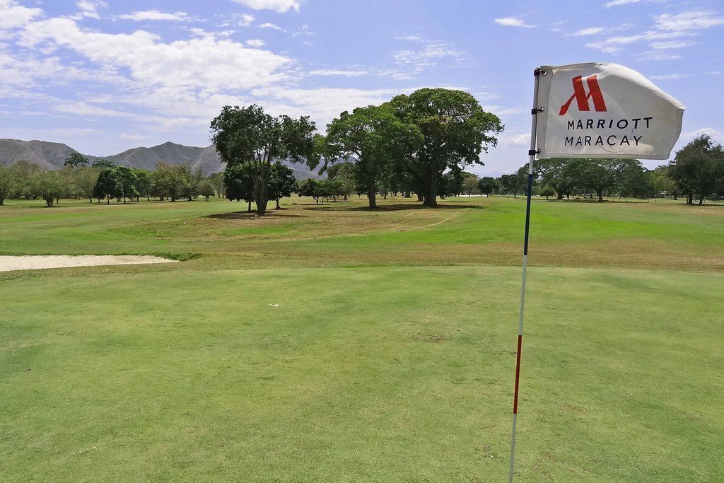 Miri Marriott Resort & Spa Екстериор снимка Golf course at the resort